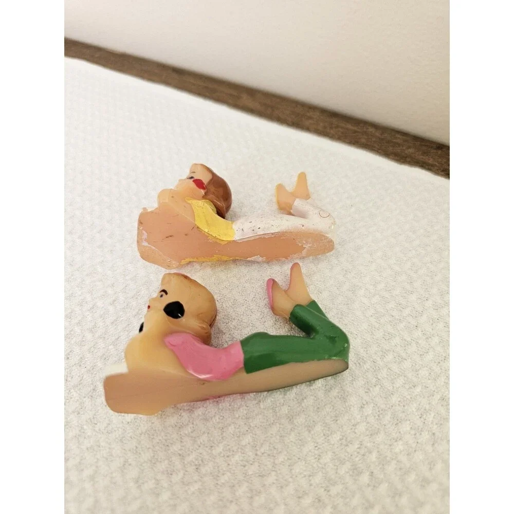 Retro Wilton Teenage Girls On Phone Birthday Cake Topper